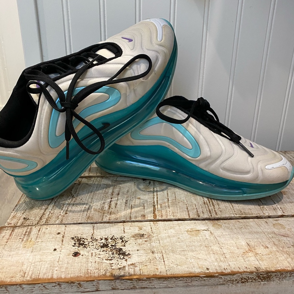 Girls Nike 720 size 4